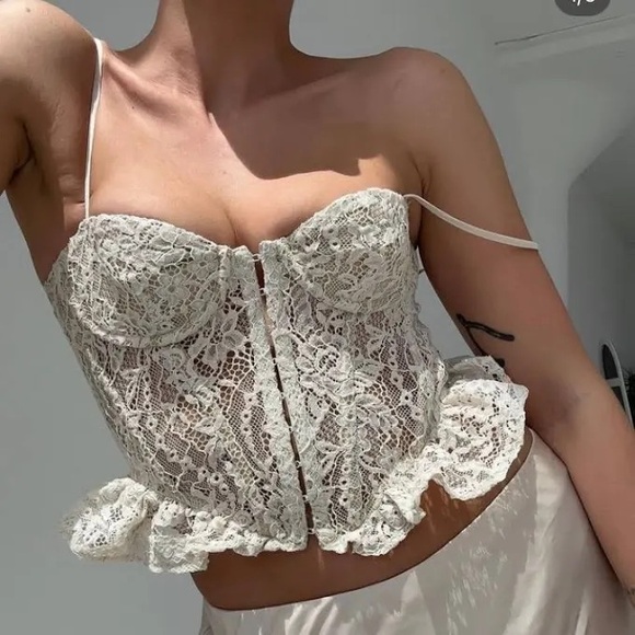 Rumored Cabernet Top in Cream - Picture 2 of 7